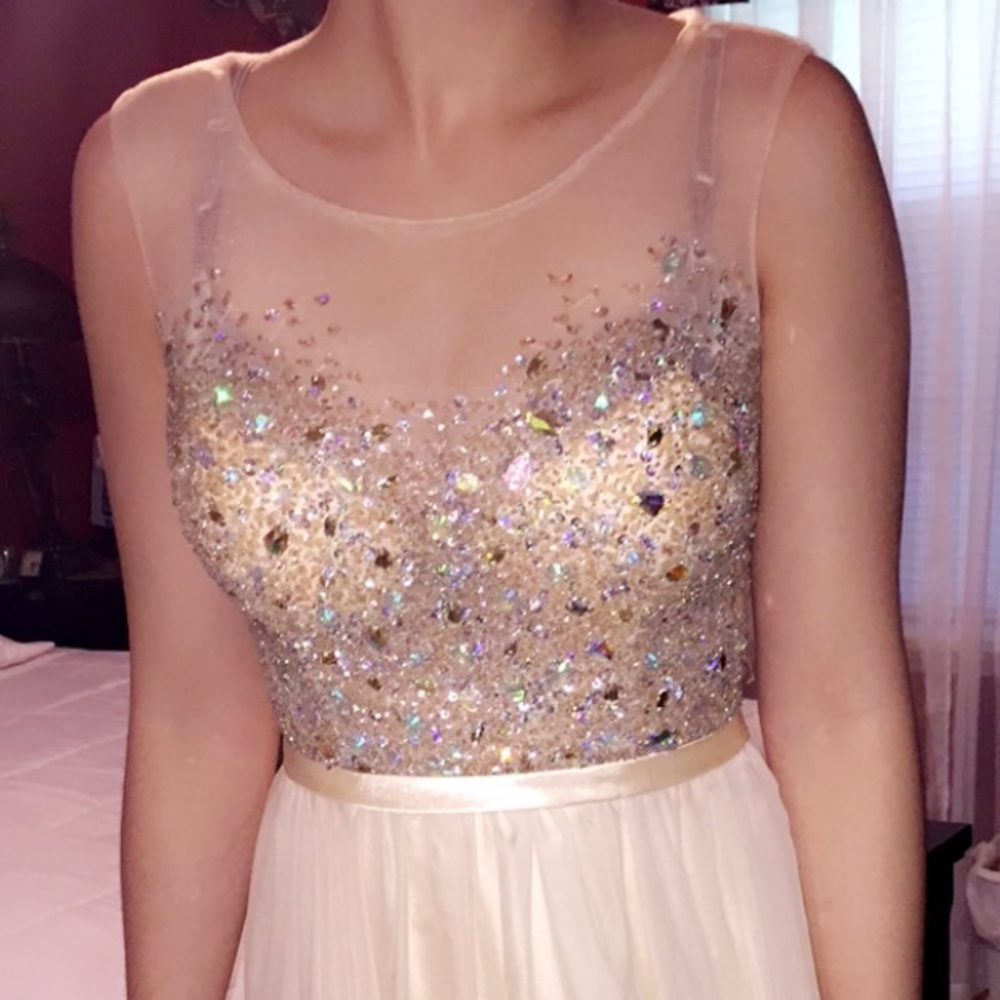 Champagne/ Nude Prom Dress 💛